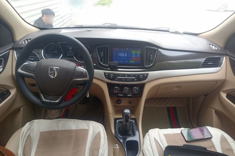 Used Baojun 730 2016 1.5L Manual Comfort Version 7 Seats China V Emission Standard Center Console