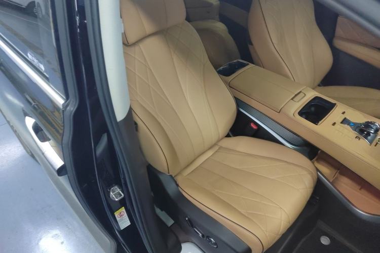 Used Denza D9 2024 DM-i 1050 Luxury Model