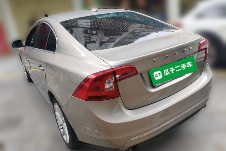 Used Volvo S60 2015 S60L 2.0T Zhiyuan Edition
