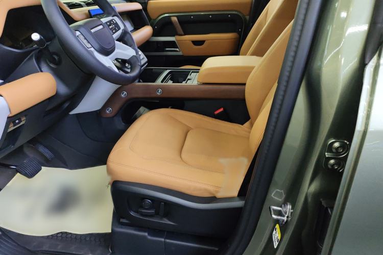 Used Land Rover Defender 2024 110 3.0T P400 Dark Edition Left Front Seat