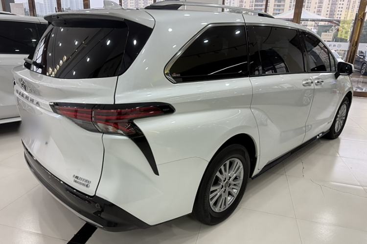 Used Toyota Sienna 2021 2.5L Hybrid Premium Edition
