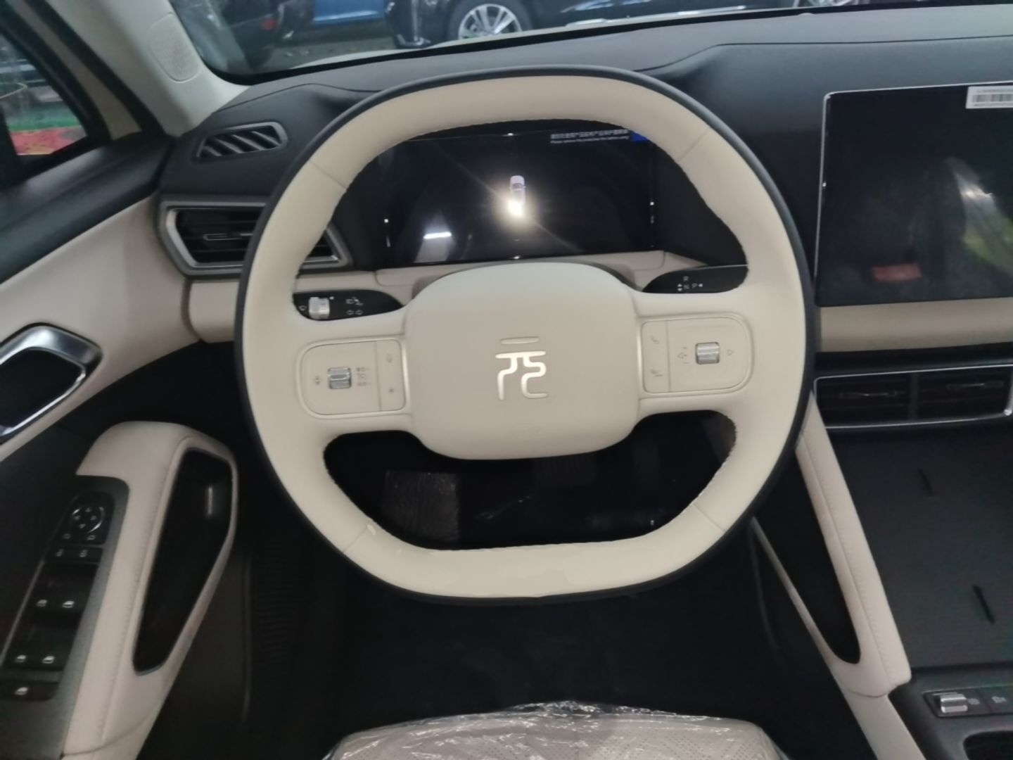 BYD Yuan UP 2027 Model Flying Edition 401KM Navigation Version — снимка 13