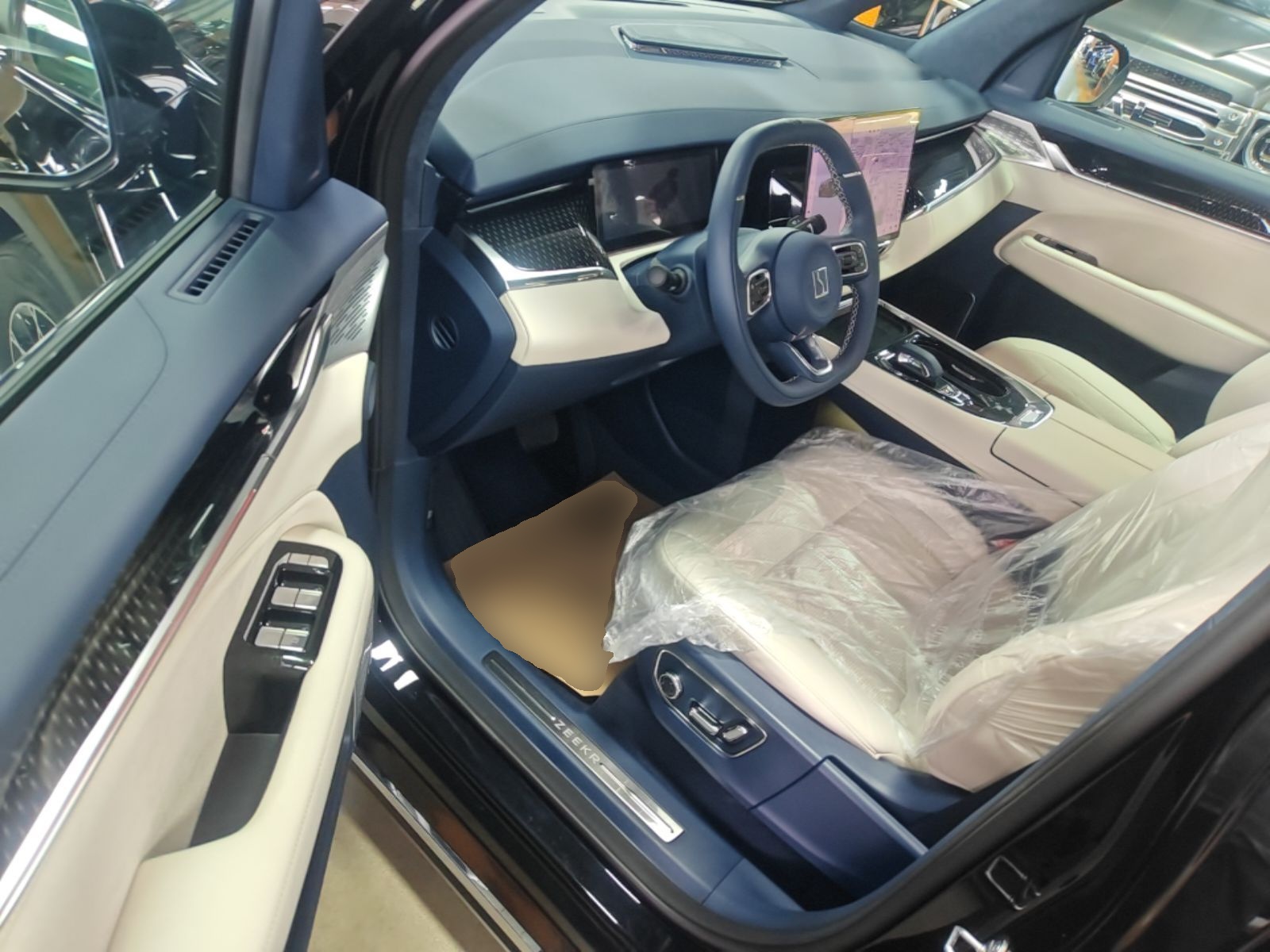 Zeekr 009 2024 7-Seater Walk-Through Version Four-Wheel Drive 108 kWh — снимка 18