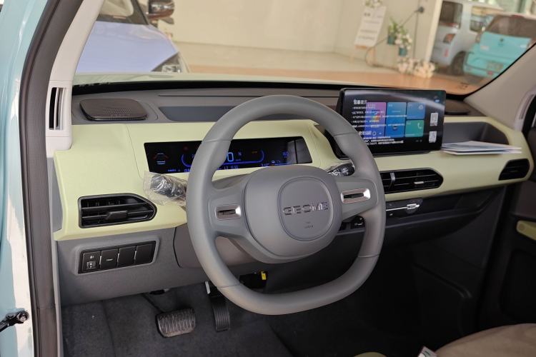 Used Geely Galaxy Panda 2024 Panda Mini 200km Endurance Bear Center Console