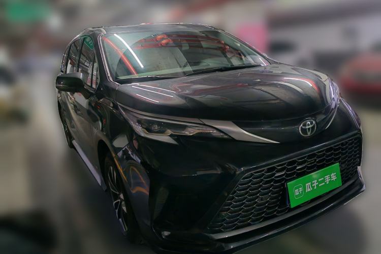 Used Toyota Granvia 2024 2.5L Hybrid Luxury Edition Front Right 45 Deg