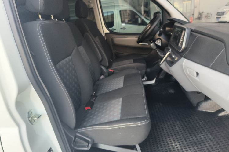 Used SAIC MAXUS Xintu V80 2024 Aoyuntong 6MT Short-Wheelbase Mid-Roof Model 147 Ps 5/6 Seats
