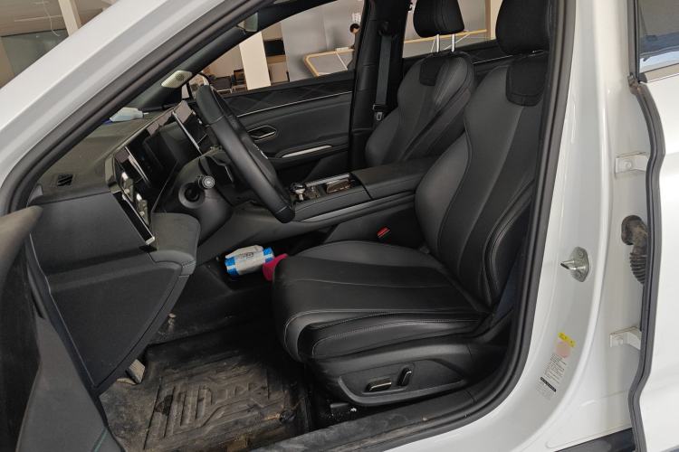 Used BYD Qin L 2025 DM-i Smart Drive 80KM Superior Model Left Front Seat