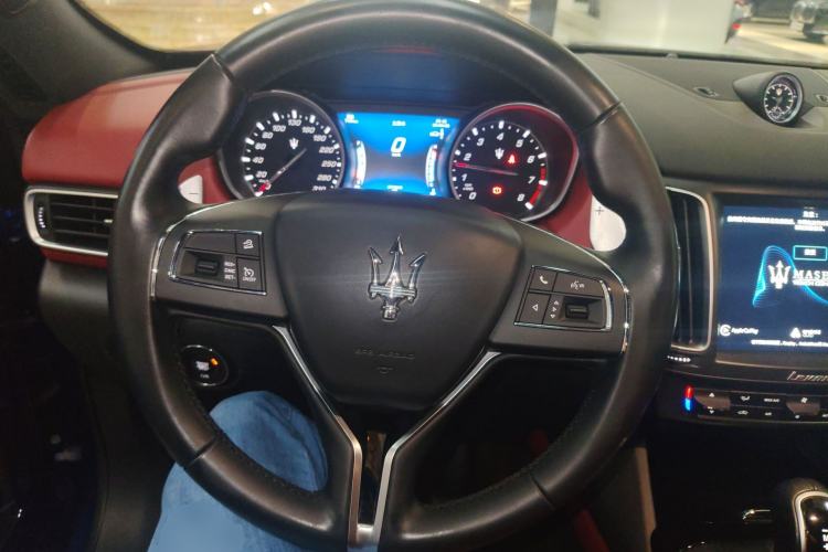 Used Maserati Levante 2018 3.0T Standard Edition Steering Wheel