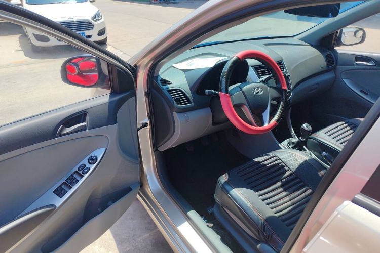 Used Hyundai Verna (older generation) 2014 1.4L Manual Smart GLS Trim