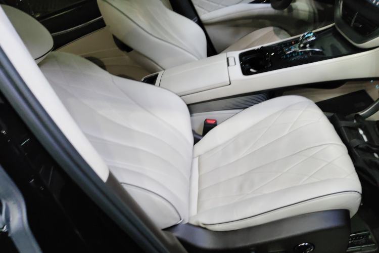 Used Denza D9 2024 DM-i 980 Four-Wheel Drive Prestige Model
