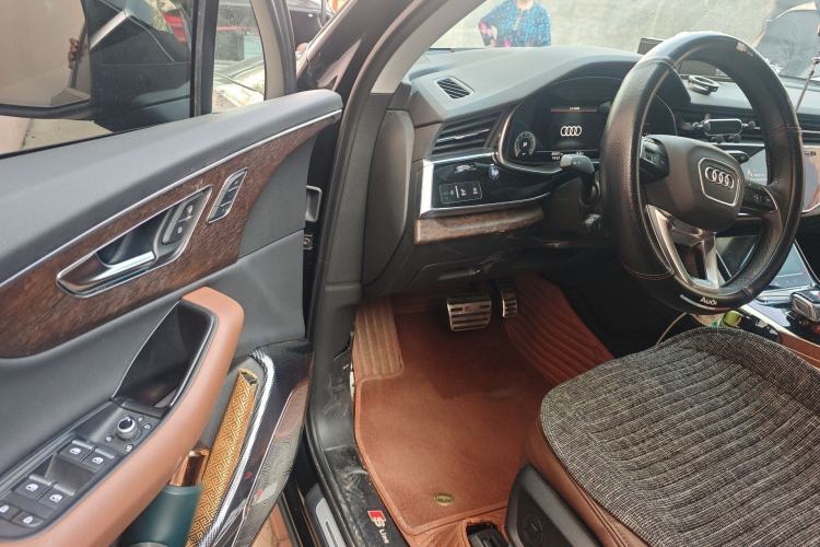 Used Audi Q7 2022 55 TFSI quattro S line Sport model
