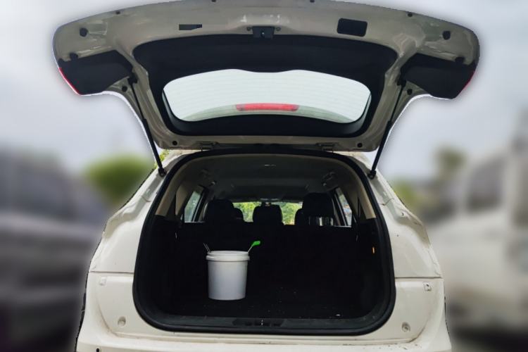 Used Dongfeng Fengon 580 2016 1.5T Manual Luxury Edition Trunk