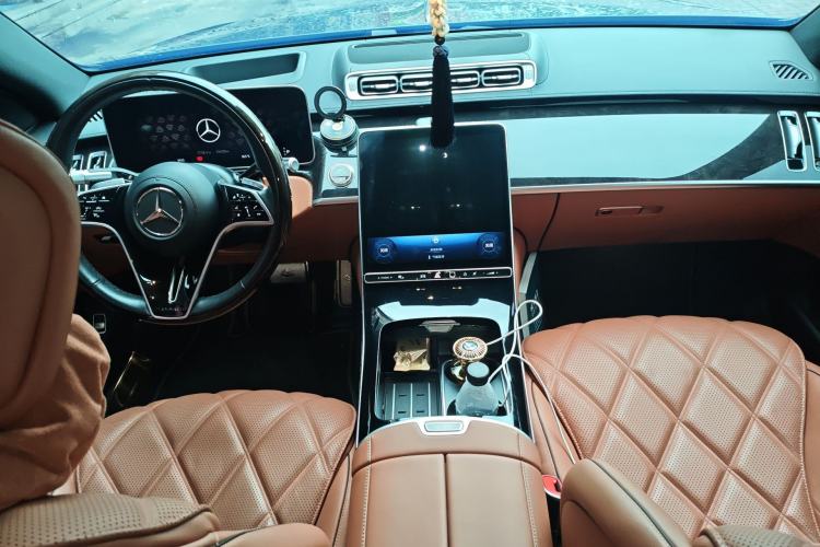 Used Mercedes-Benz Maybach S-Class 2023 S 480 4MATIC Center Console