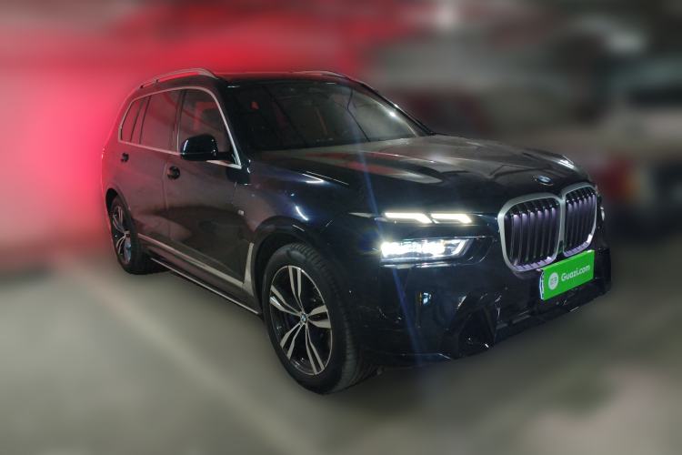 Used BMW X7 2023 xDrive40i Luxury Package with Premium Features Front Right 45 Deg