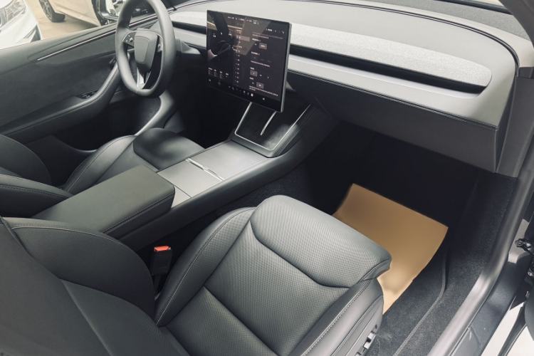 Used Tesla Model Y L 2025 Model Long-Range All-Wheel-Drive Version
