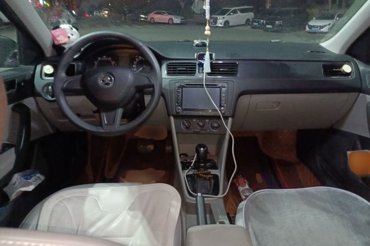 Used Skoda Rapid 2015 1.6L Automatic Smart Selection Model
