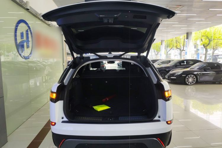Used Land Rover Range Velar 2022 250 PS Trunk