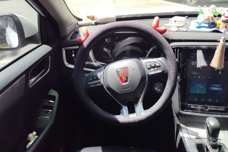 Used Roewe RX5 2017 20T Two-Wheel Drive Automatic Internet Elite Edition
