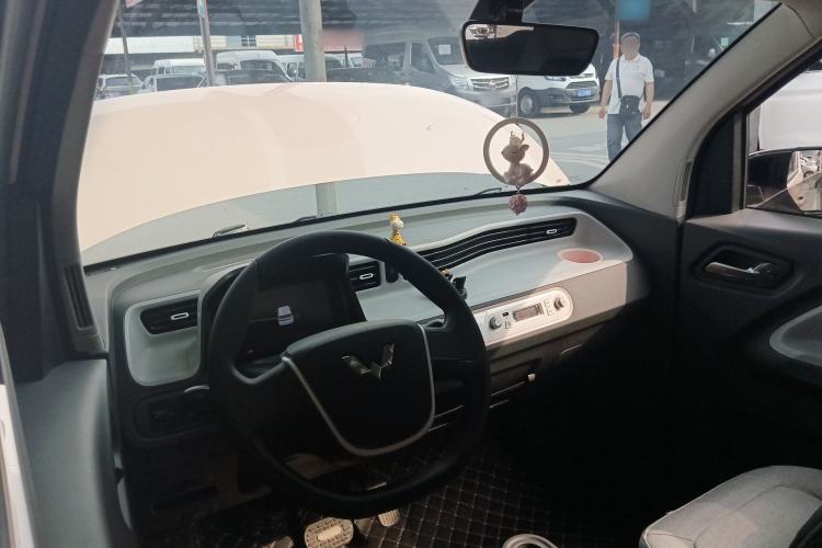Used Wuling Hongguang MINIEV 2021 Macaron Premium Model – Lithium Iron Phosphate Center Console
