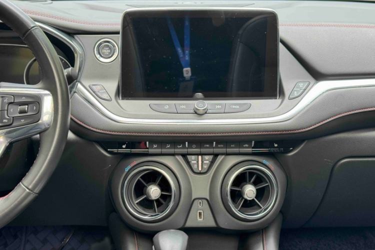 Used Chevrolet Blazer 2022 Mild Hybrid 650T Redline 7-Seater Thunder Edition Audio And AC Panel