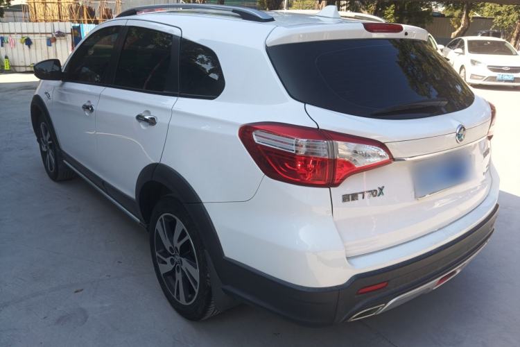 Used Venucia T70X 2015 2.0L CVT SmartFun Sport Edition
