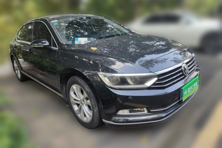 Used Volkswagen Magotan 2018 330TSI DSG Luxury Model Front Right 45 Deg