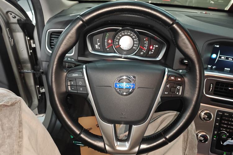 Used Volvo S60 2015 S60L 2.0T Zhiyuan Edition