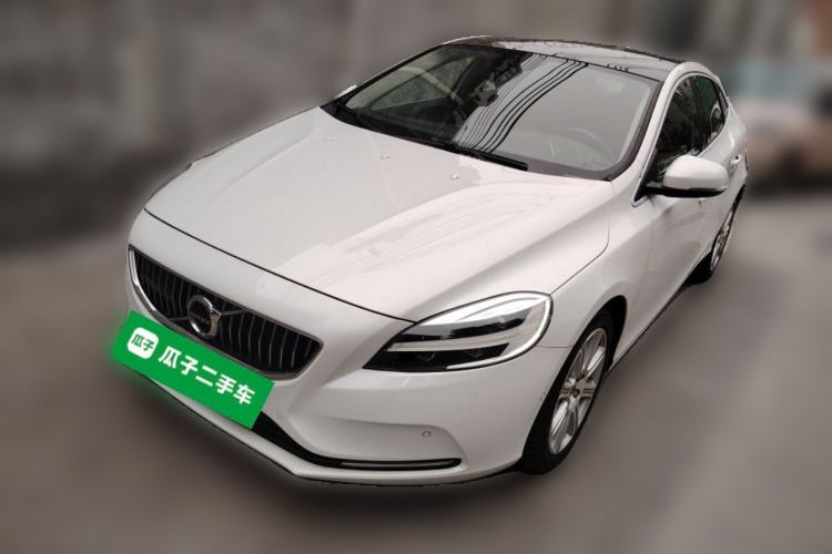 Used Volvo V40 2017 T4 Smart Luxury Edition