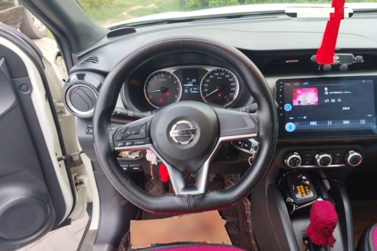 Used Nissan Kicks 2017 1.5L CVT Cool Enjoy Edition Steering Wheel