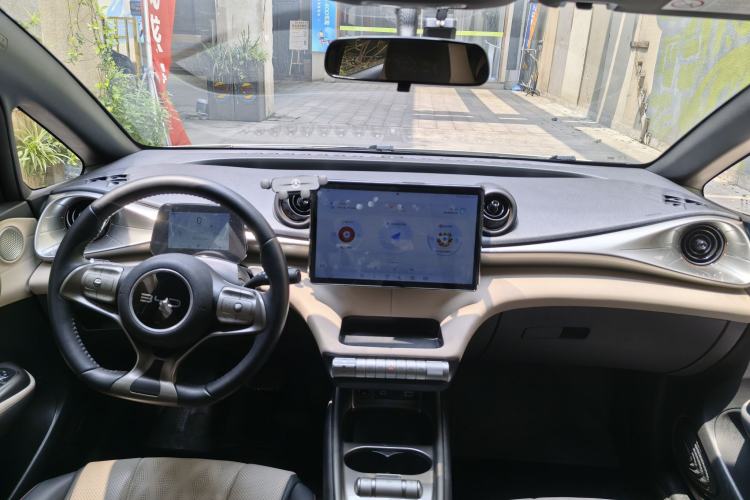 Used BYD Dolphin 2024 Honor Edition 420km Freedom Version Interior 4