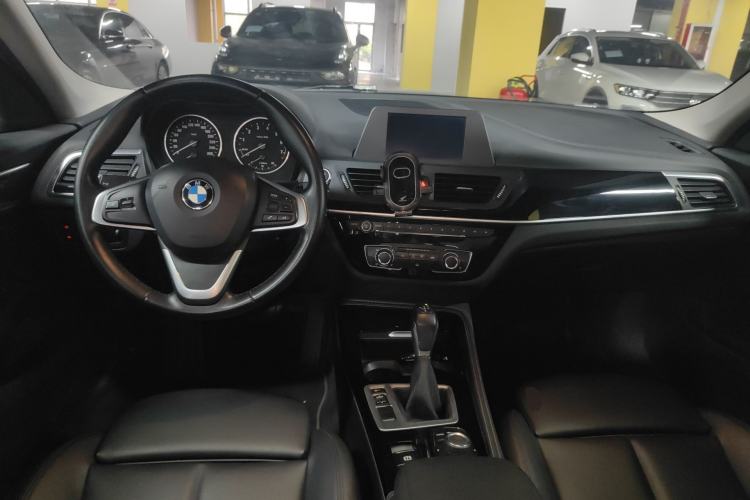 Used BMW 1 Series 2017 118i Sport Edition Center Console