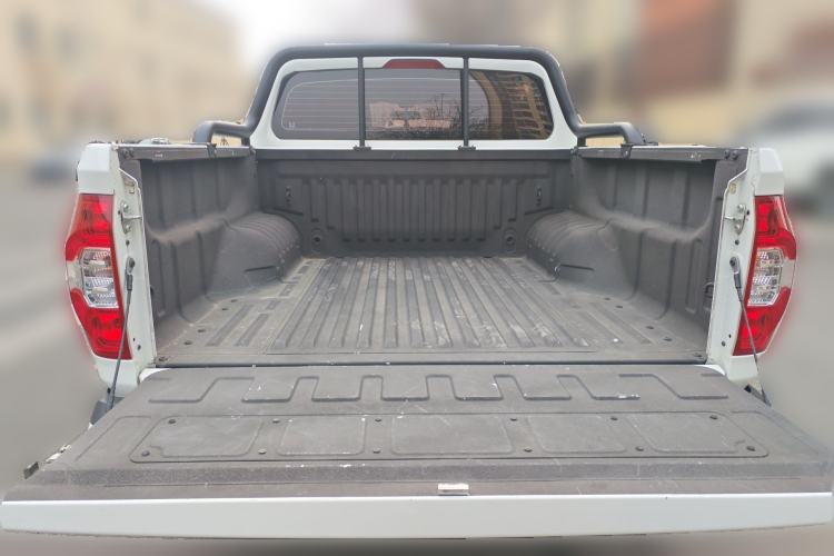 Used SAIC MAXUS T60 2017 2.4L Gasoline Manual Transmission Two-Wheel Drive High Ground Clearance Comfort Edition Standard Cabin
