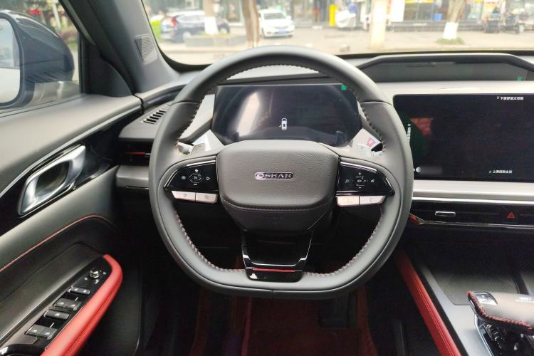 Used CHANGAN OSHAN Z6 2023 Blue Whale 1.5T DCT Smart Luxury Model
