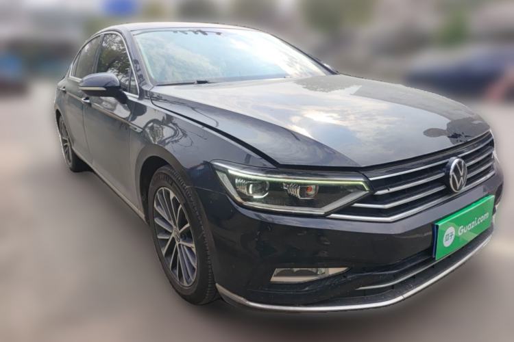 Used Volkswagen Magotan 2020 330TSI DSG Luxury Edition Front Right 45 Deg