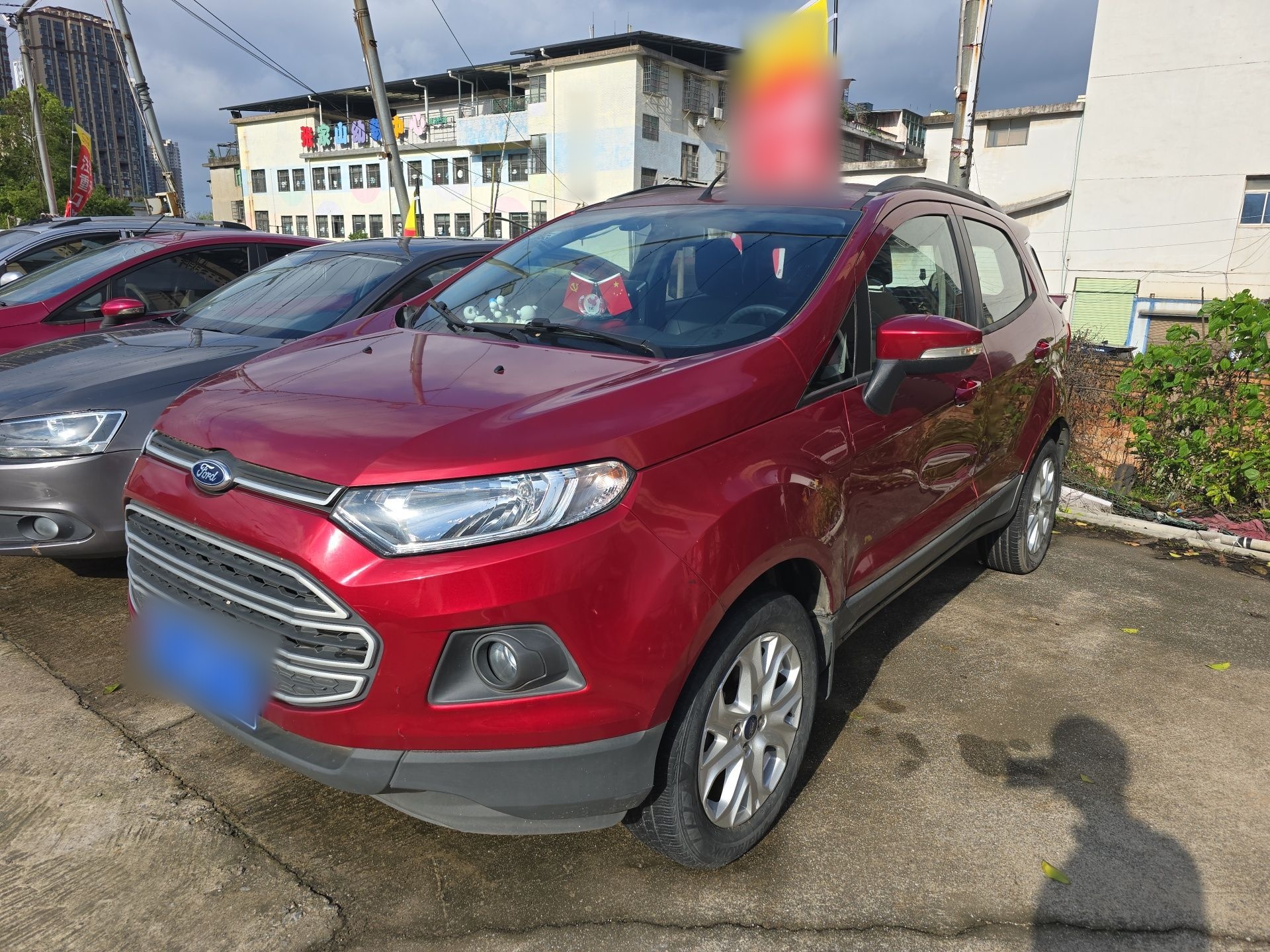 Под передней частью автомобиля