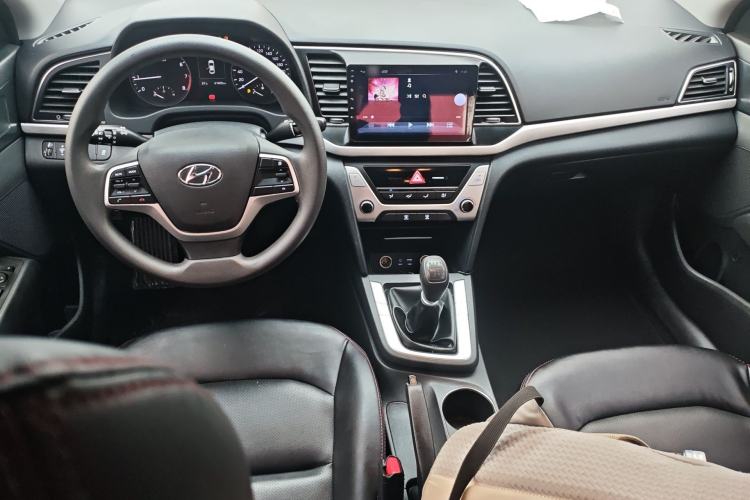 Used Hyundai Elantra (6th Generation / Lingdong) 2016 1.6L Manual ZhiXuan · Dynamic Model Center Console
