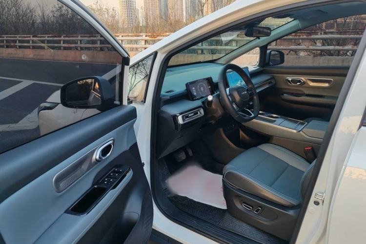 Used AION Y 2024 Younger Star Edition Left Front Seat