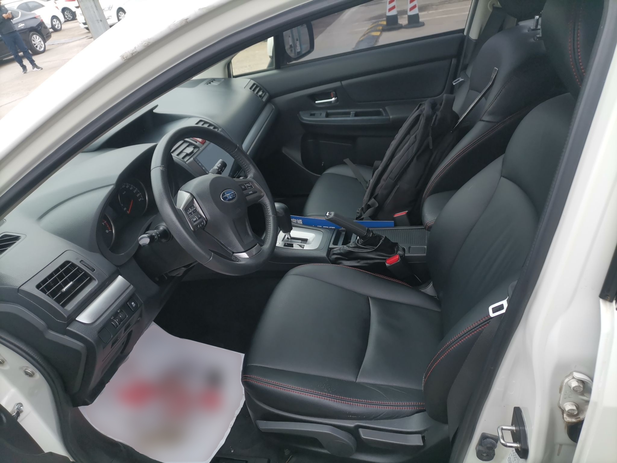 Переднее сиденье в автомобиле