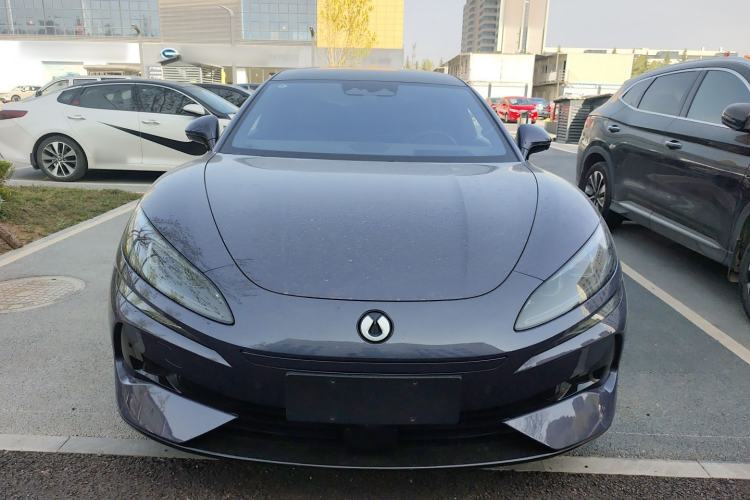 Used Denza Z9 2024 1100 km All-Wheel-Drive Ultra Version Front