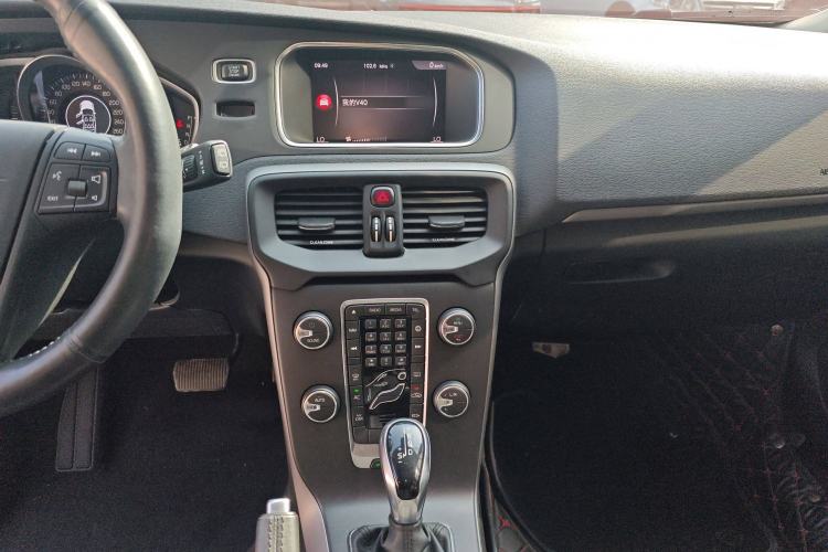 Used Volvo V40 2018 T3 Smart Edition
