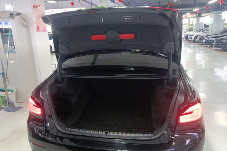 Used BMW 5 Series 2022 Second Facelift 530Li Leading Edition Luxury Package Trunk