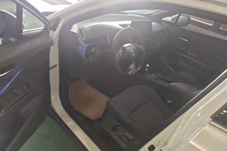 Used Toyota C-HR 2018 2.0L Luxury Sunroof Version China VI Standard
