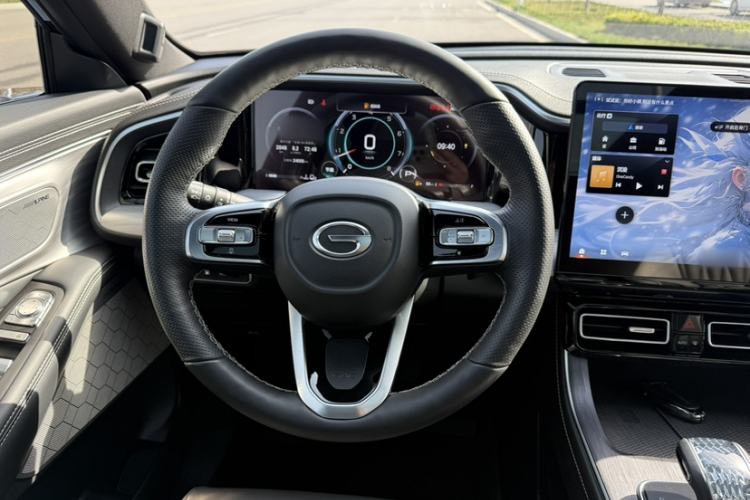 Used GAC Trumpchi GS8 2024 Linghang Series 2.0 TGDI Two-Wheel Drive Luxury Smart Connectivity Version Interior 2