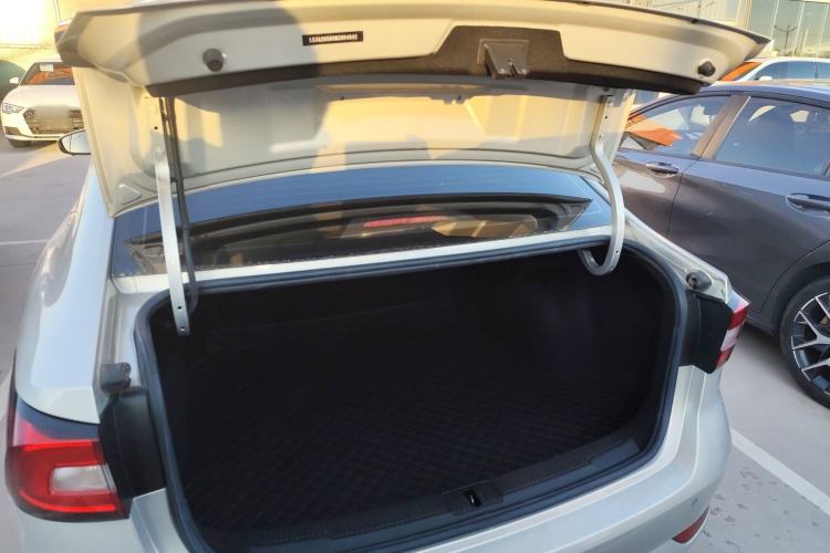 Used Roewe i5 2020 1.5L Automatic 4G Connect Luxury Flagship Edition