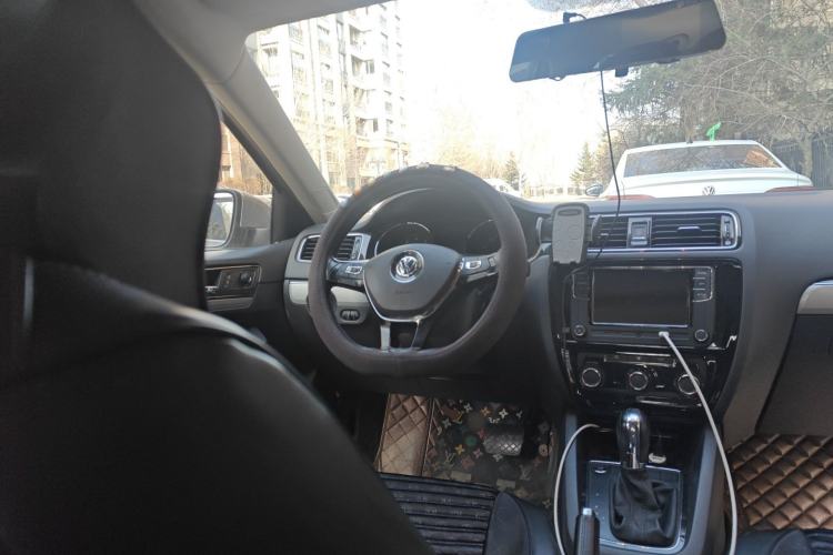 Used Volkswagen Sagitar 2017 230TSI Automatic Comfort Version Steering Wheel