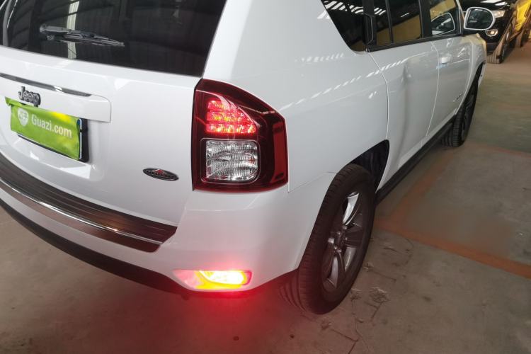 Used Jeep Compass 2014 Revised Version 2.4L Four-Wheel Drive Comfort Edition Right Rear Taillight
