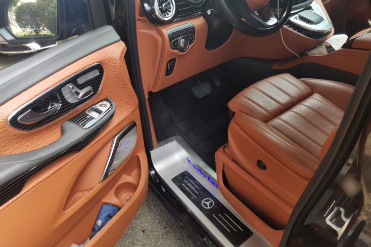 Used Mercedes-Benz V-Class 2022 V 260 Avantgarde Edition
