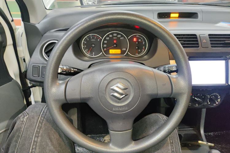 Used Suzuki Swift 2014 1.5L Automatic Fashion Edition Steering Wheel