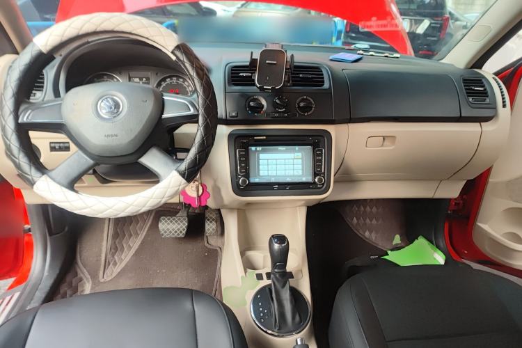 Used Skoda Fabia 2012 1.4L Automatic Crystal Edition Center Console