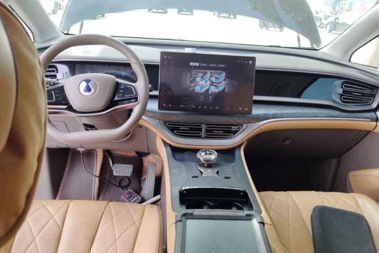 Used Denza D9 2022 DM-i 1040 Prestige Model Center Console